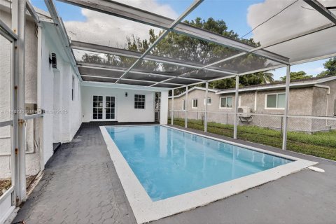 Casa en venta en Hollywood, Florida, 4 dormitorios, 138.24 m2 № 1925567 - foto 27