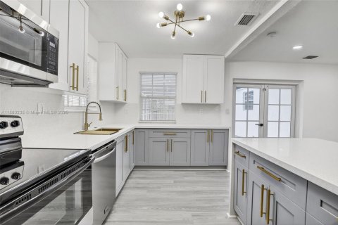 Casa en venta en Hollywood, Florida, 4 dormitorios, 138.24 m2 № 1925567 - foto 10