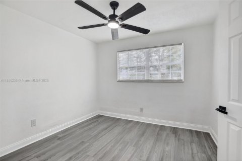 Casa en venta en Hollywood, Florida, 4 dormitorios, 138.24 m2 № 1925567 - foto 20