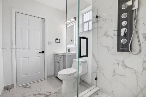 Casa en venta en Hollywood, Florida, 4 dormitorios, 138.24 m2 № 1925567 - foto 17