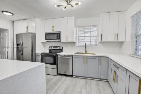 Casa en venta en Hollywood, Florida, 4 dormitorios, 138.24 m2 № 1925567 - foto 8