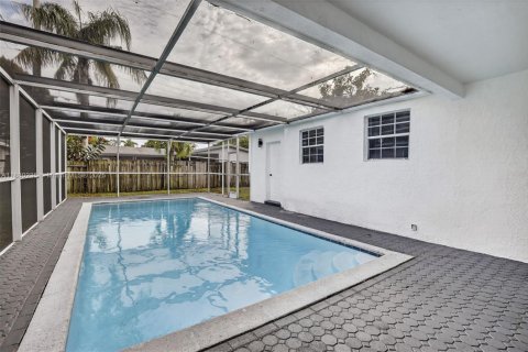 Casa en venta en Hollywood, Florida, 4 dormitorios, 138.24 m2 № 1925567 - foto 30