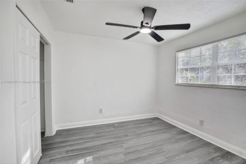 Casa en venta en Hollywood, Florida, 4 dormitorios, 138.24 m2 № 1925567 - foto 18