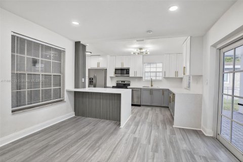 Casa en venta en Hollywood, Florida, 4 dormitorios, 138.24 m2 № 1925567 - foto 5