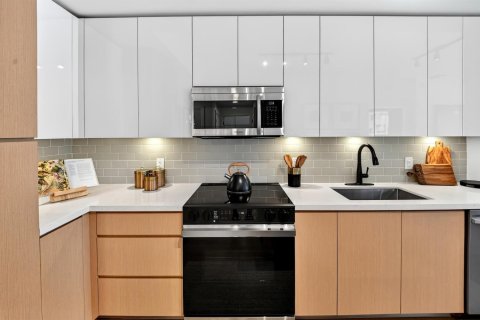 Condo in North Miami, Florida, 1 bedroom № 2244495 - photo 24