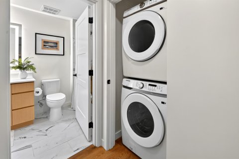 Condo in North Miami, Florida, 1 bedroom № 2244495 - photo 23
