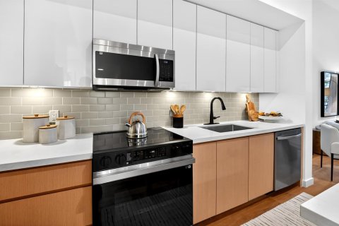 Condo in North Miami, Florida, 1 bedroom № 2244495 - photo 29