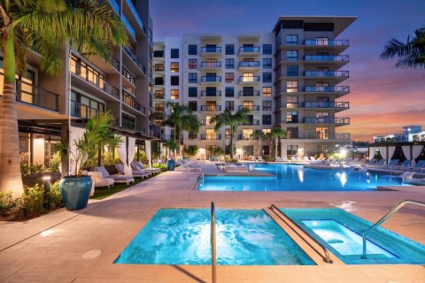 Condo in North Miami, Florida, 1 bedroom № 2244495 - photo 8
