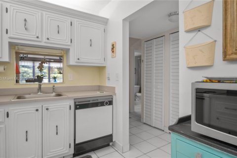 Condominio en venta en Lauderdale Lakes, Florida, 2 dormitorios, 80.36 m2 № 1874384 - foto 3