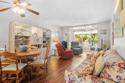 Condominio en venta en Lauderdale Lakes, Florida, 2 dormitorios, 80.36 m2 № 1874384 - foto 9