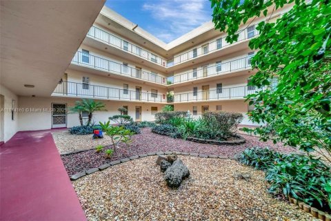 Condominio en venta en Lauderdale Lakes, Florida, 2 dormitorios, 80.36 m2 № 1874384 - foto 17