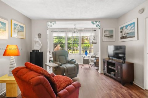 Condominio en venta en Lauderdale Lakes, Florida, 2 dormitorios, 80.36 m2 № 1874384 - foto 7