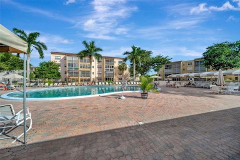 Condominio en venta en Lauderdale Lakes, Florida, 2 dormitorios, 80.36 m2 № 1874384 - foto 19