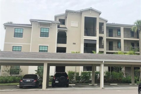Condo in Lakewood Ranch, Florida, 2 bedrooms in LAKEWOOD NATIONAL  № 220781 - photo 1