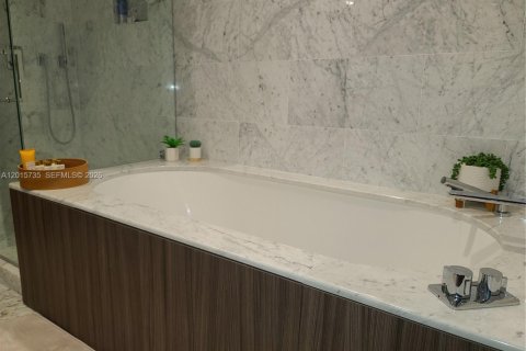 Copropriété à vendre à Miami, Floride: 1 chambre, 77.95 m2 № 2383254 - photo 17