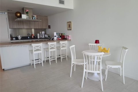 Copropriété à vendre à Miami, Floride: 1 chambre, 77.95 m2 № 2383254 - photo 3