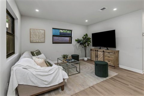 House in Tampa, Florida 4 bedrooms, 116.96 sq.m. № 1844483 - photo 18