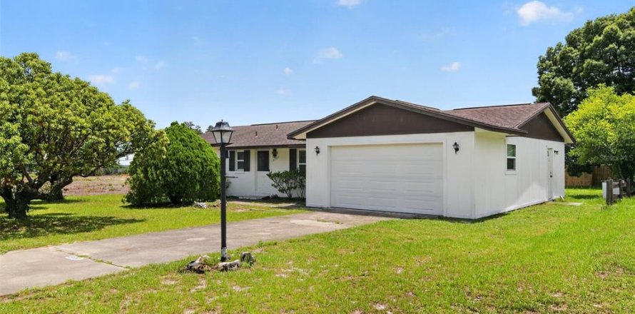 House in Ocala, Florida 2 bedrooms, 91.42 sq.m. № 2091792