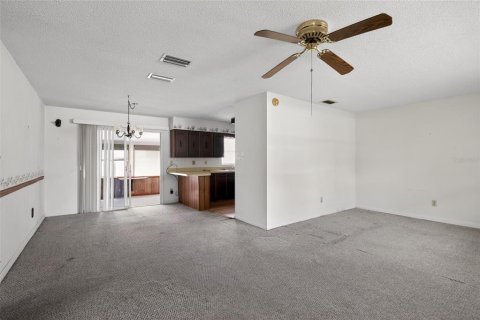 House in Ocala, Florida 2 bedrooms, 91.42 sq.m. № 2091792 - photo 12