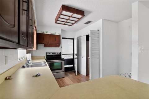 House in Ocala, Florida 2 bedrooms, 91.42 sq.m. № 2091792 - photo 18