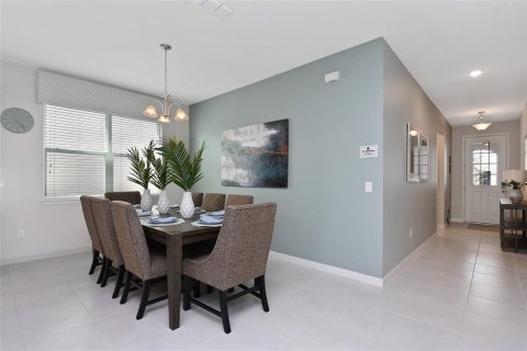 House in Kissimmee, Florida 4 bedrooms, 239.78 sq.m. № 1826390 - photo 6