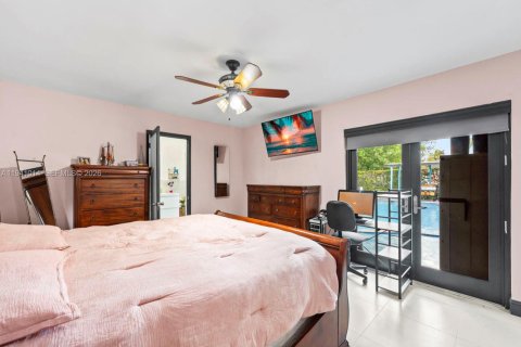 Casa en venta en Miami, Florida, 4 dormitorios, 210.8 m2 № 1999835 - foto 16