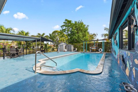 Casa en venta en Miami, Florida, 4 dormitorios, 210.8 m2 № 1999835 - foto 24