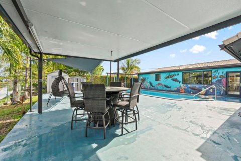 Casa en venta en Miami, Florida, 4 dormitorios, 210.8 m2 № 1999835 - foto 28