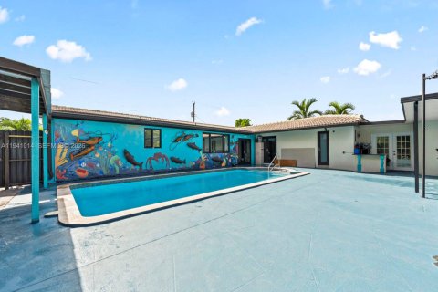 Casa en venta en Miami, Florida, 4 dormitorios, 210.8 m2 № 1999835 - foto 26