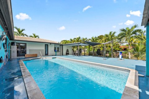 Casa en venta en Miami, Florida, 4 dormitorios, 210.8 m2 № 1999835 - foto 4