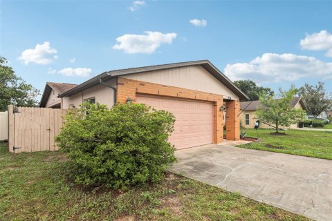 House in Port Richey, Florida 3 bedrooms, 137.03 sq.m. № 1817564 - photo 29