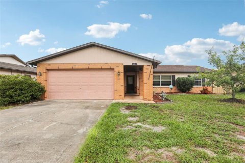 House in Port Richey, Florida 3 bedrooms, 137.03 sq.m. № 1817564 - photo 1
