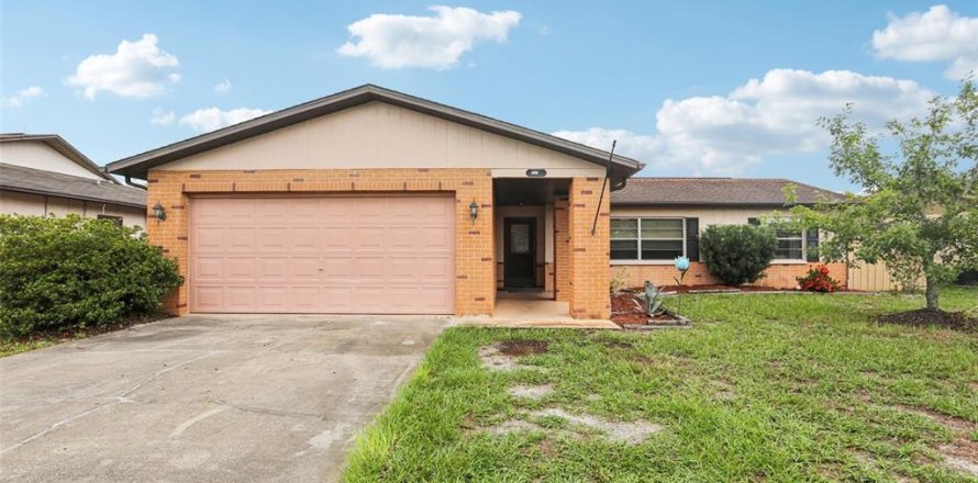 House in Port Richey, Florida 3 bedrooms, 137.03 sq.m. № 1817564
