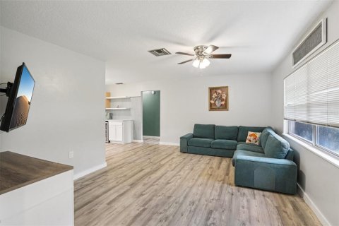 House in Port Richey, Florida 3 bedrooms, 137.03 sq.m. № 1817564 - photo 6