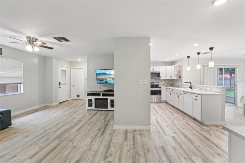 House in Port Richey, Florida 3 bedrooms, 137.03 sq.m. № 1817564 - photo 7
