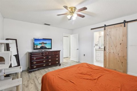 House in Port Richey, Florida 3 bedrooms, 137.03 sq.m. № 1817564 - photo 22
