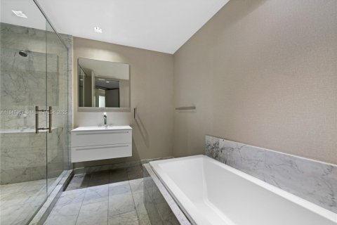 Condo in Miami Beach, Florida, 4 bedrooms  № 1855072 - photo 28