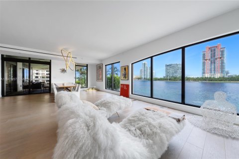 Condo in Miami Beach, Florida, 4 bedrooms  № 1855072 - photo 11