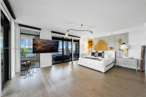 Condo in Miami Beach, Florida, 4 bedrooms  № 1855072 - photo 22