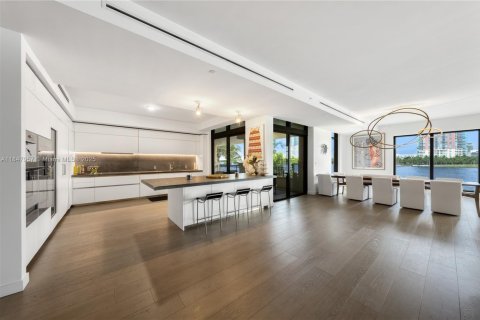 Condo in Miami Beach, Florida, 4 bedrooms  № 1855072 - photo 14