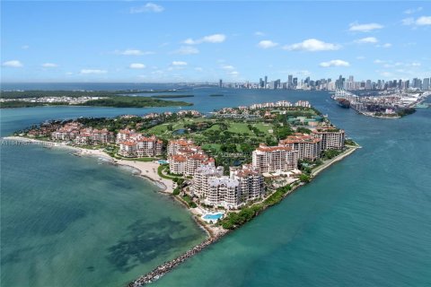Condo in Miami Beach, Florida, 4 bedrooms  № 1855072 - photo 1