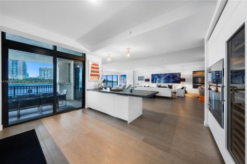 Condo in Miami Beach, Florida, 4 bedrooms  № 1855072 - photo 16
