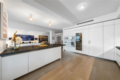 Condo in Miami Beach, Florida, 4 bedrooms  № 1855072 - photo 17