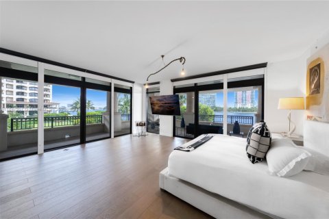 Condo in Miami Beach, Florida, 4 bedrooms  № 1855072 - photo 21