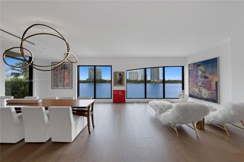 Condo in Miami Beach, Florida, 4 bedrooms  № 1855072 - photo 9