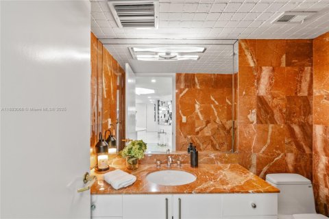 Copropriété à vendre à Miami, Floride: 3 chambres, 258.55 m2 № 1946482 - photo 28