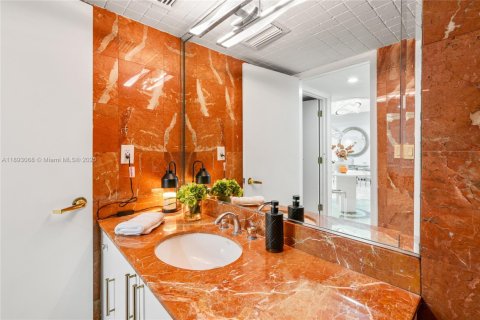 Copropriété à vendre à Miami, Floride: 3 chambres, 258.55 m2 № 1946482 - photo 29