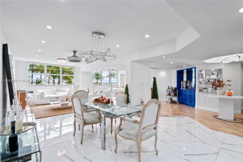 Copropriété à vendre à Miami, Floride: 3 chambres, 258.55 m2 № 1946482 - photo 12