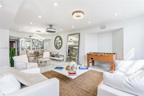 Copropriété à vendre à Miami, Floride: 3 chambres, 258.55 m2 № 1946482 - photo 17