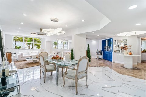 Copropriété à vendre à Miami, Floride: 3 chambres, 258.55 m2 № 1946482 - photo 11
